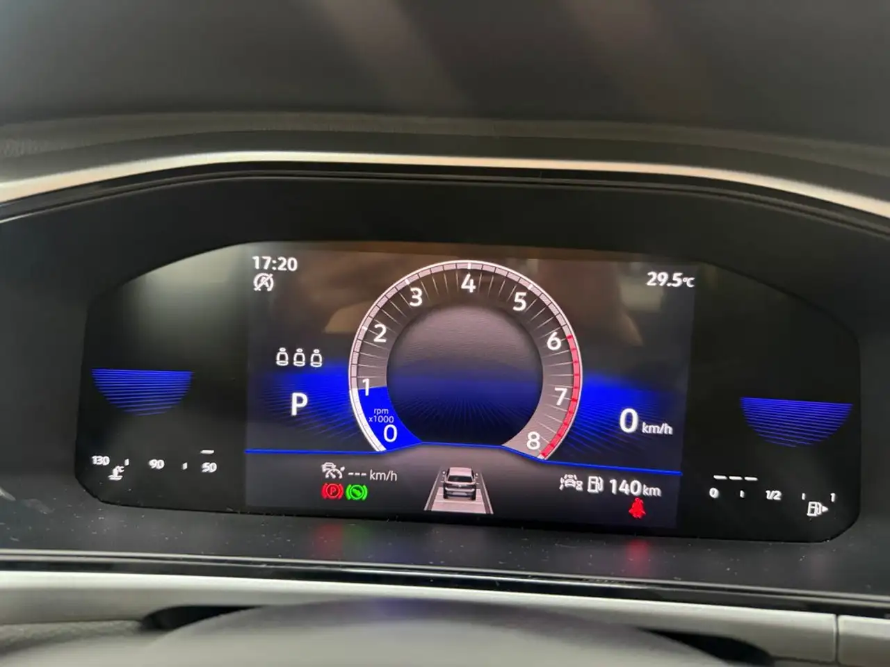 Volkswagen T-Roc 1.5 TSI Life DSG7 110KW — معرض صور السيارة 16