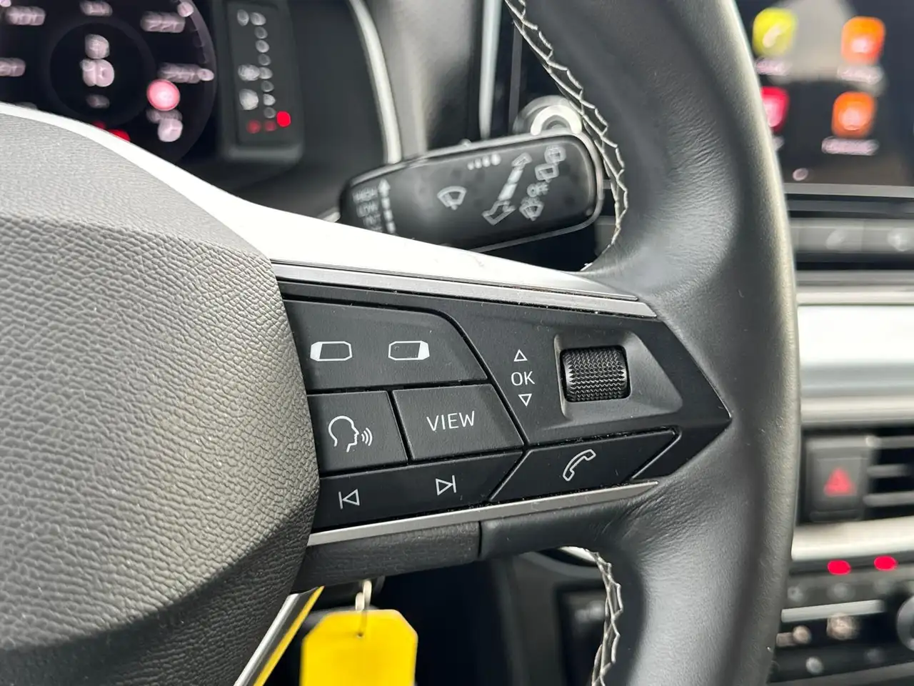 SEAT Ibiza 1.0 TSI *STYLE-ED*PDC*ACC*LED*FRONT-ASSIST — Galería del vehículo 9