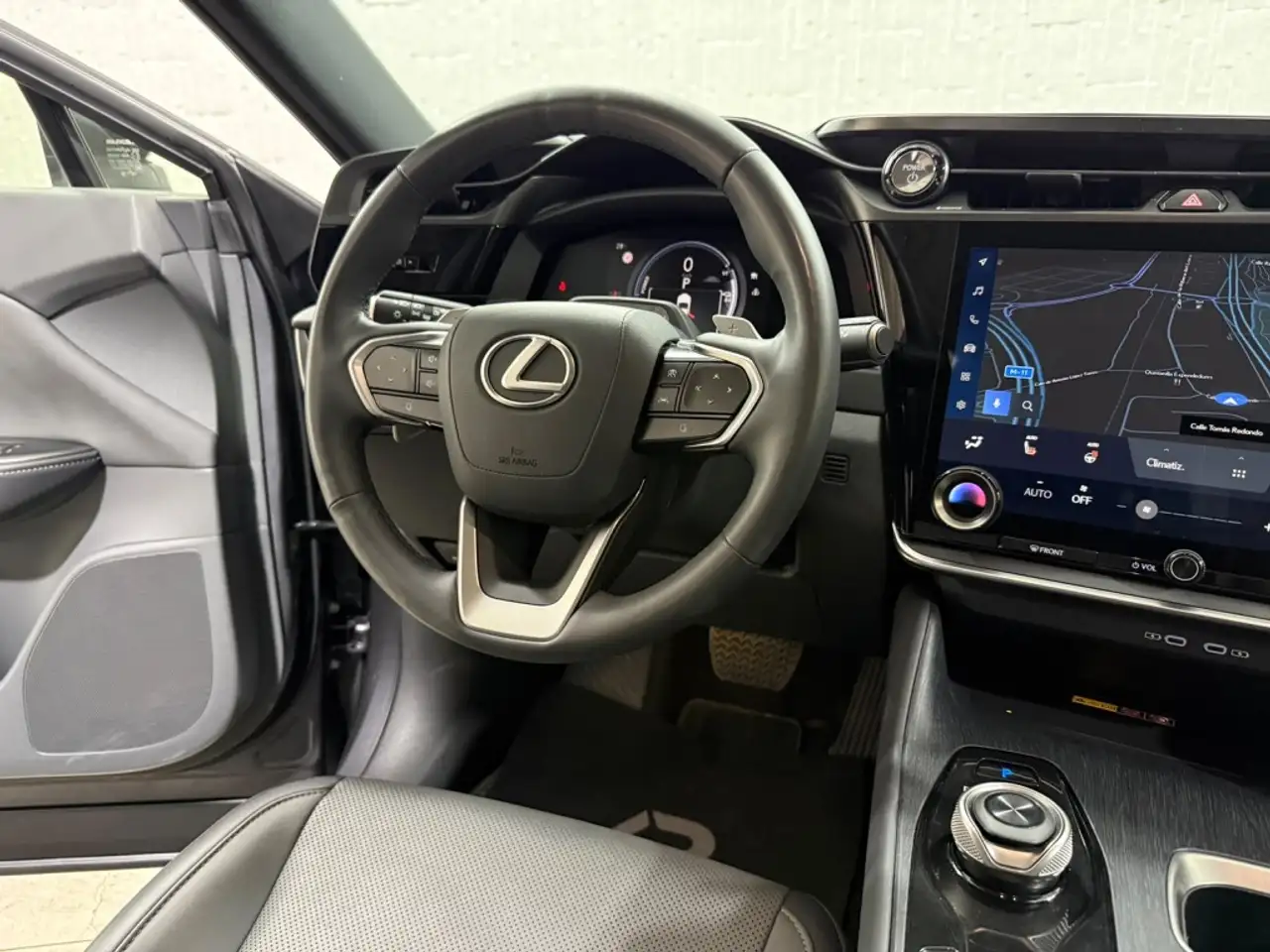 Lexus RZ 450e Executive — معرض صور السيارة 24