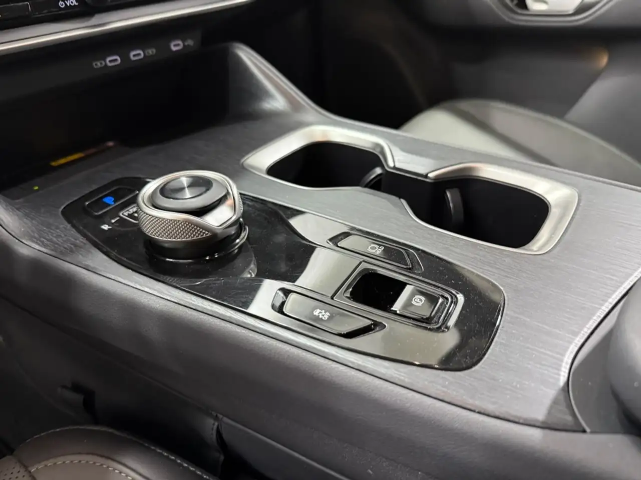 Lexus RZ 450e Executive — معرض صور السيارة 13
