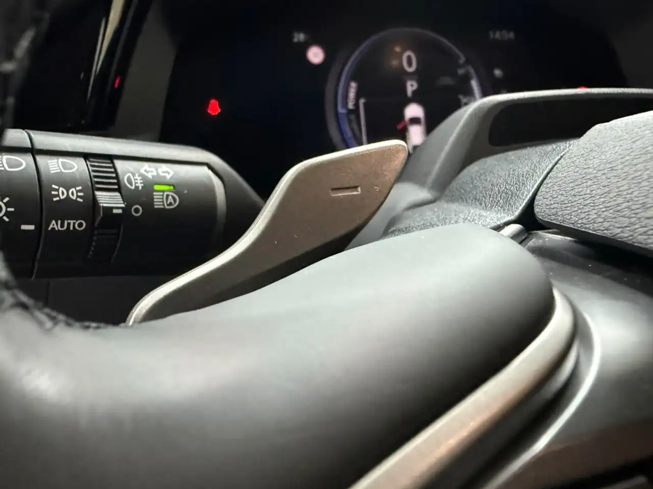 Lexus RZ 450e Executive — معرض صور السيارة 19