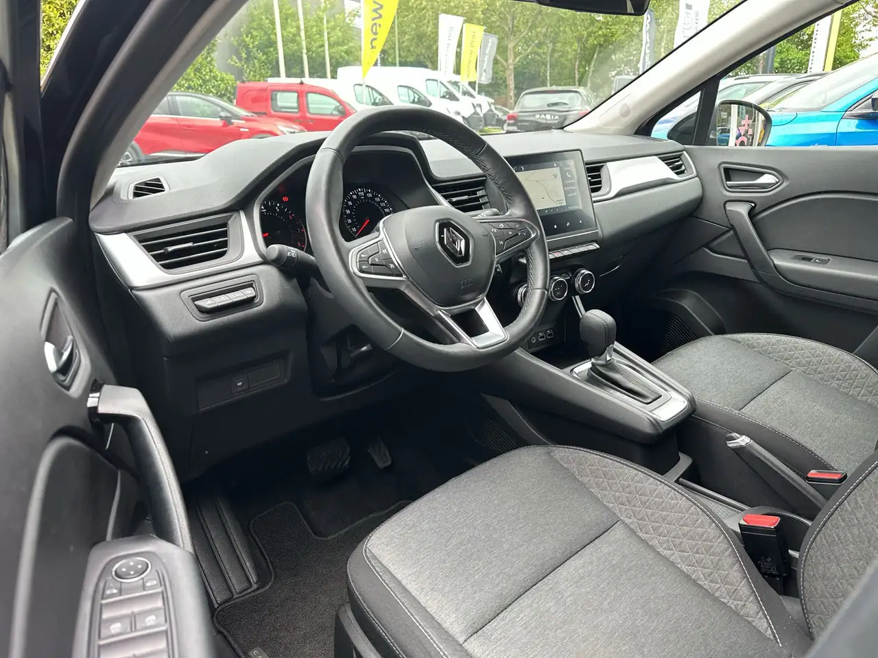 Renault Captur Evolution TCe 140 Mild-Hybrid EDC PDC — Vehicle gallery 10
