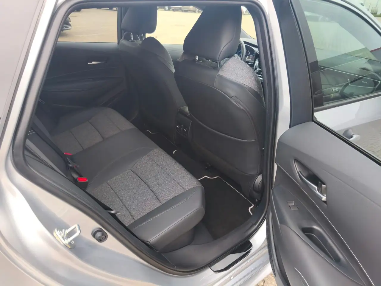 Toyota Corolla Touring Sports Hybrid Team D — Galería del vehículo 11