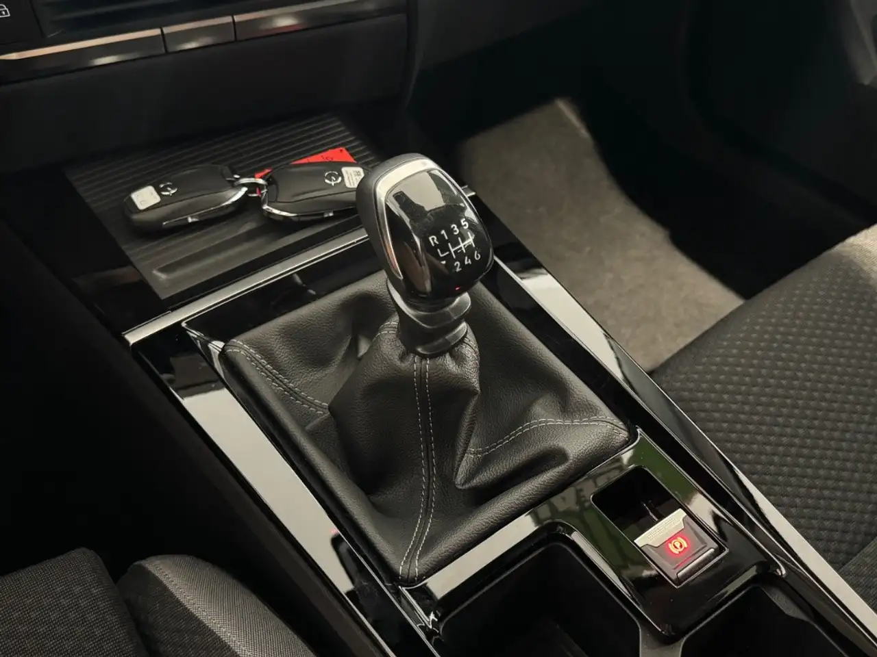 Opel Astra L 1.2 Turbo Edition LED+SHZ+Fernlichtass. — Galerie du véhicule 21