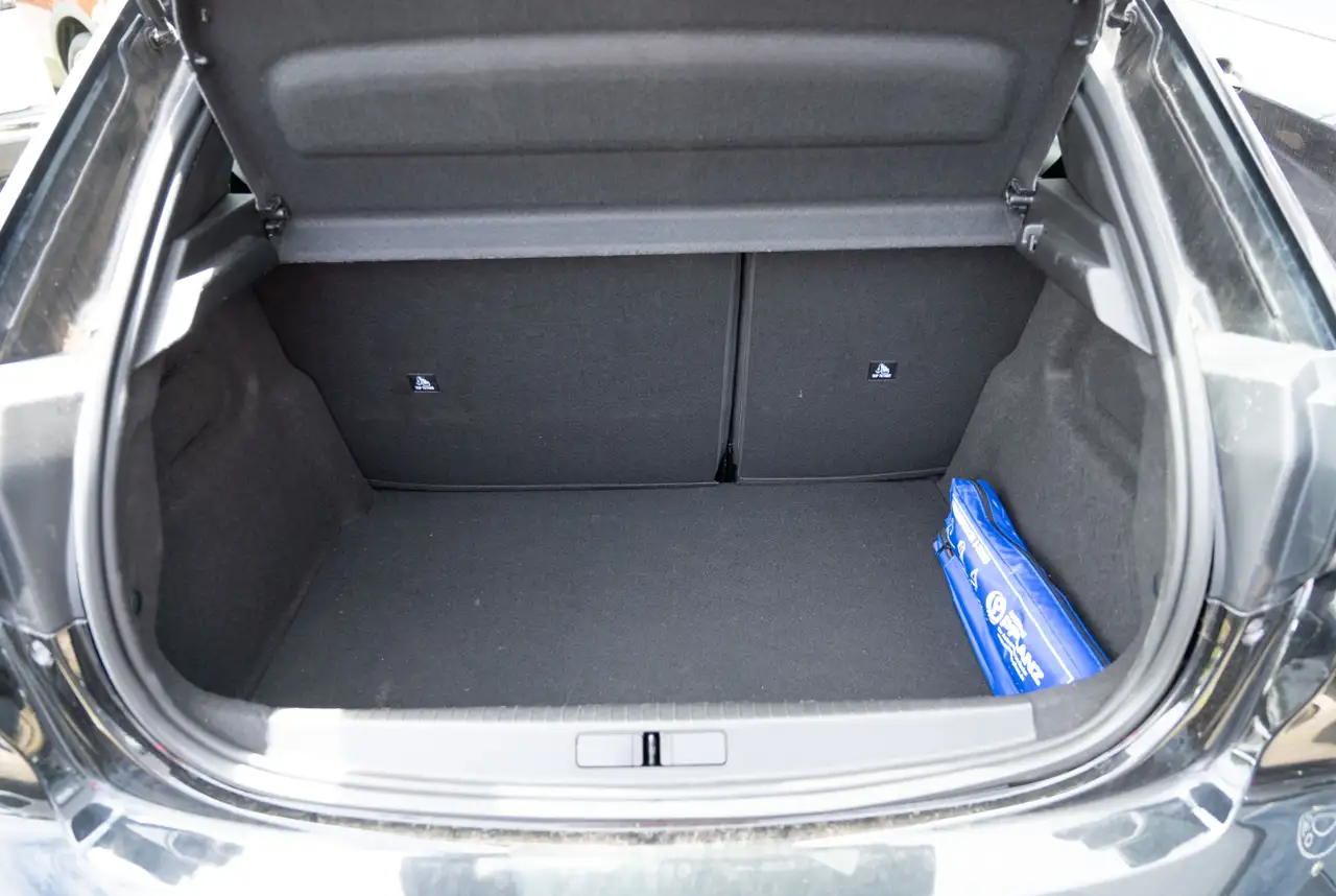 Peugeot 208 Allure 1.2 PureTech 100 *MIRRORSCREEN*SHZ*KOMFORT-PAKET* — Galería del vehículo 15