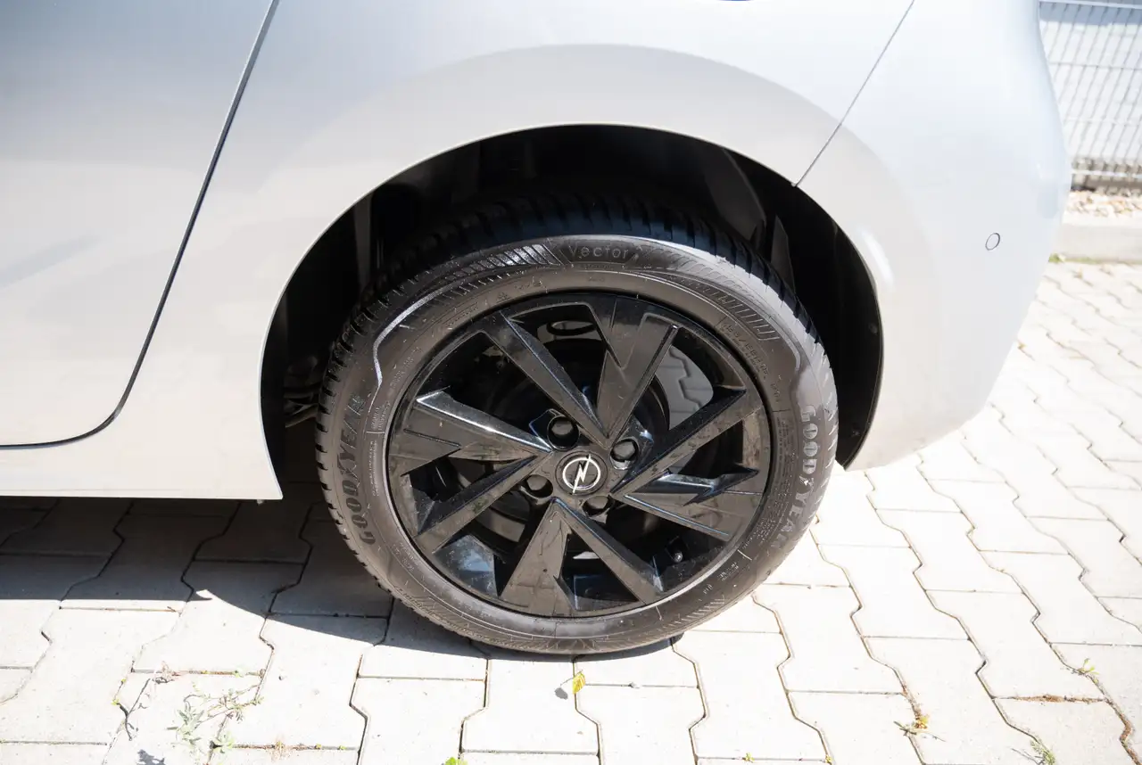 Opel Corsa F GS 1.2 Direct Injection Turbo 100 *ALLWETTER*TECH-PAKET* — Galerie du véhicule 16