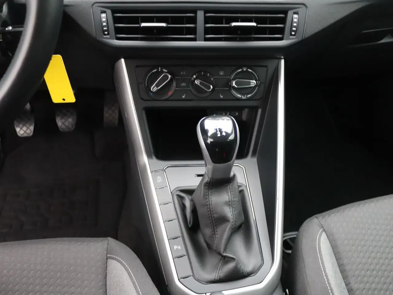Volkswagen Polo Life 1.0 / App-Connect, LED, SHZ, PDC, DAB+ — Galería del vehículo 13
