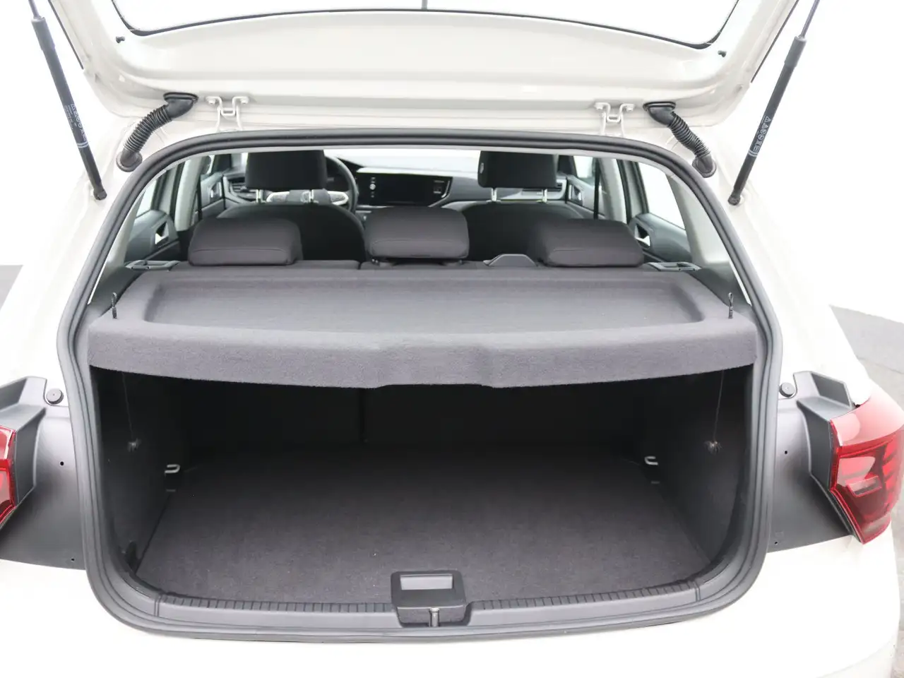 Volkswagen Polo Life 1.0 / App-Connect, LED, SHZ, PDC, DAB+ — Galería del vehículo 8