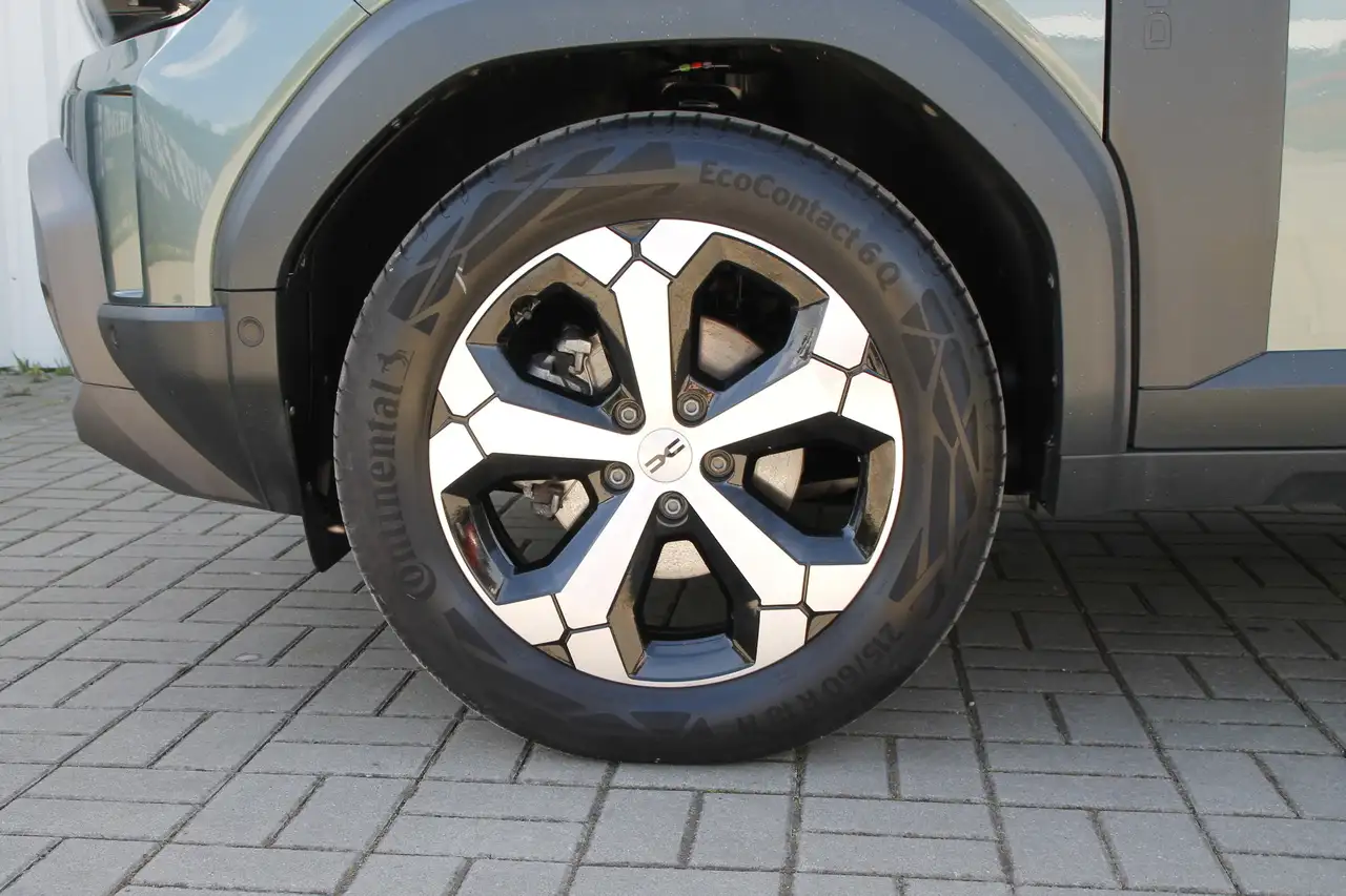 Dacia Duster Journey hybrid 140 — معرض صور السيارة 18