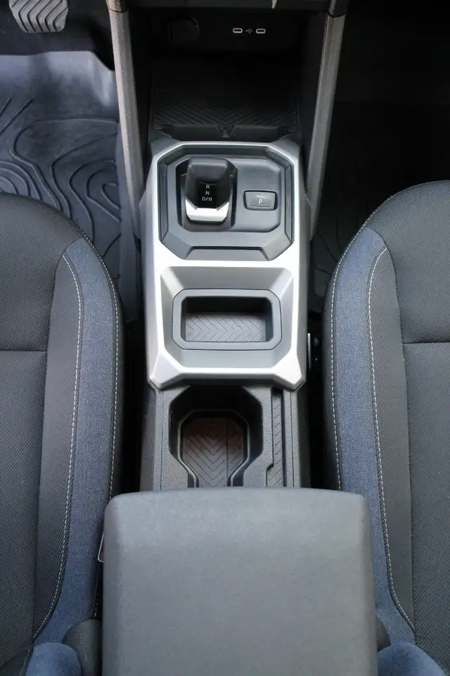 Dacia Duster Journey hybrid 140 — معرض صور السيارة 13
