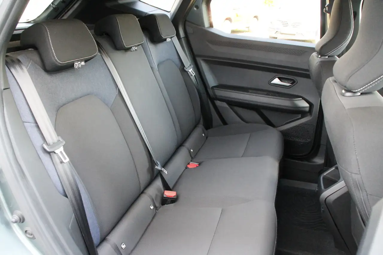 Dacia Duster Journey hybrid 140 — معرض صور السيارة 16