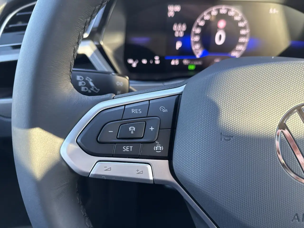Volkswagen Touran Comfortline 1.5 TSI DSG ACC KAM NAVI Klima Navi — Vehicle gallery 22