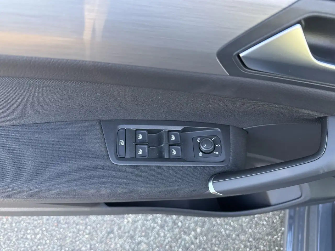 Volkswagen Touran Comfortline 1.5 TSI DSG ACC KAM NAVI Klima Navi — Vehicle gallery 21