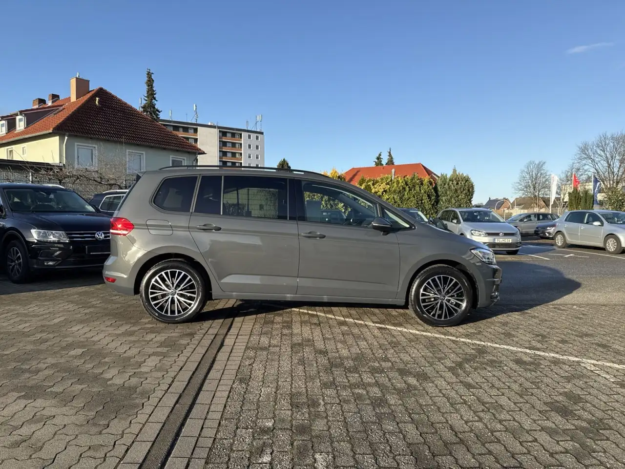 Volkswagen Touran Comfortline 1.5 TSI DSG ACC KAM NAVI Klima Navi — Vehicle gallery 25