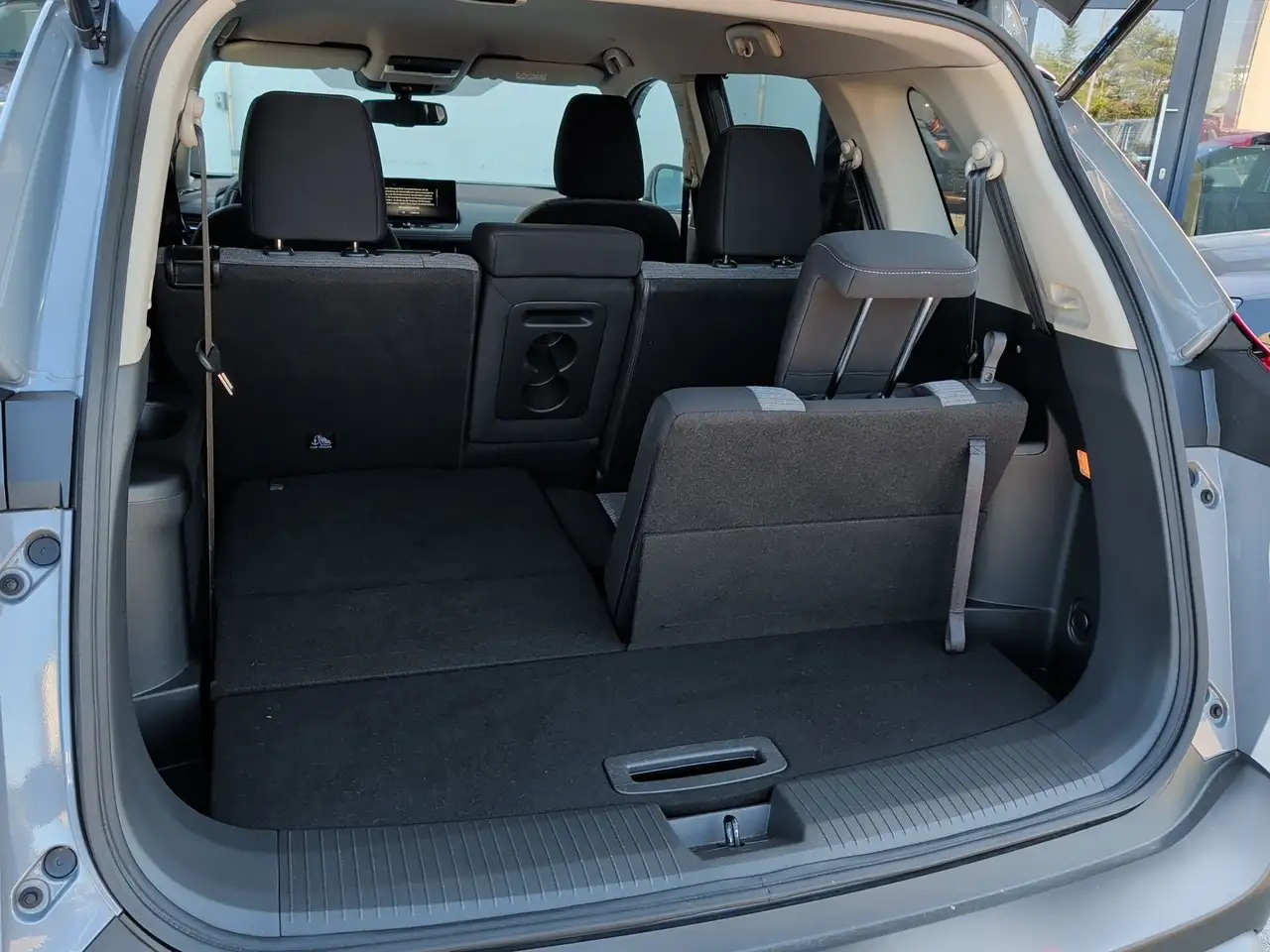 Nissan X-Trail n-connecta 7Sitze+Navi+ACC+360+4xSitzhzg+Kamera+Ke — Vehicle gallery 29