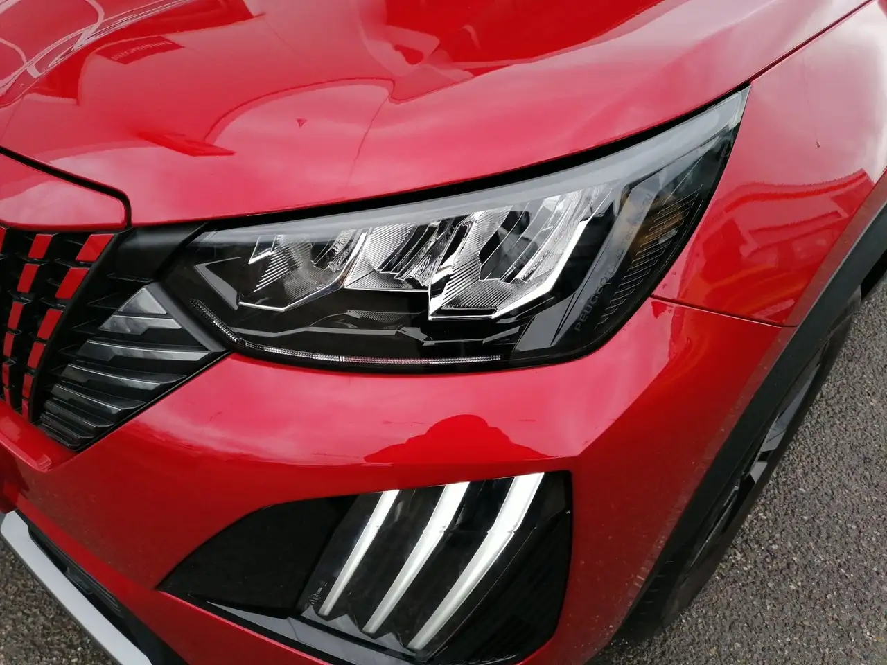 Peugeot 2008 1.2 PureTech 130 Allure Pack AHK LED PDC — معرض صور السيارة 3