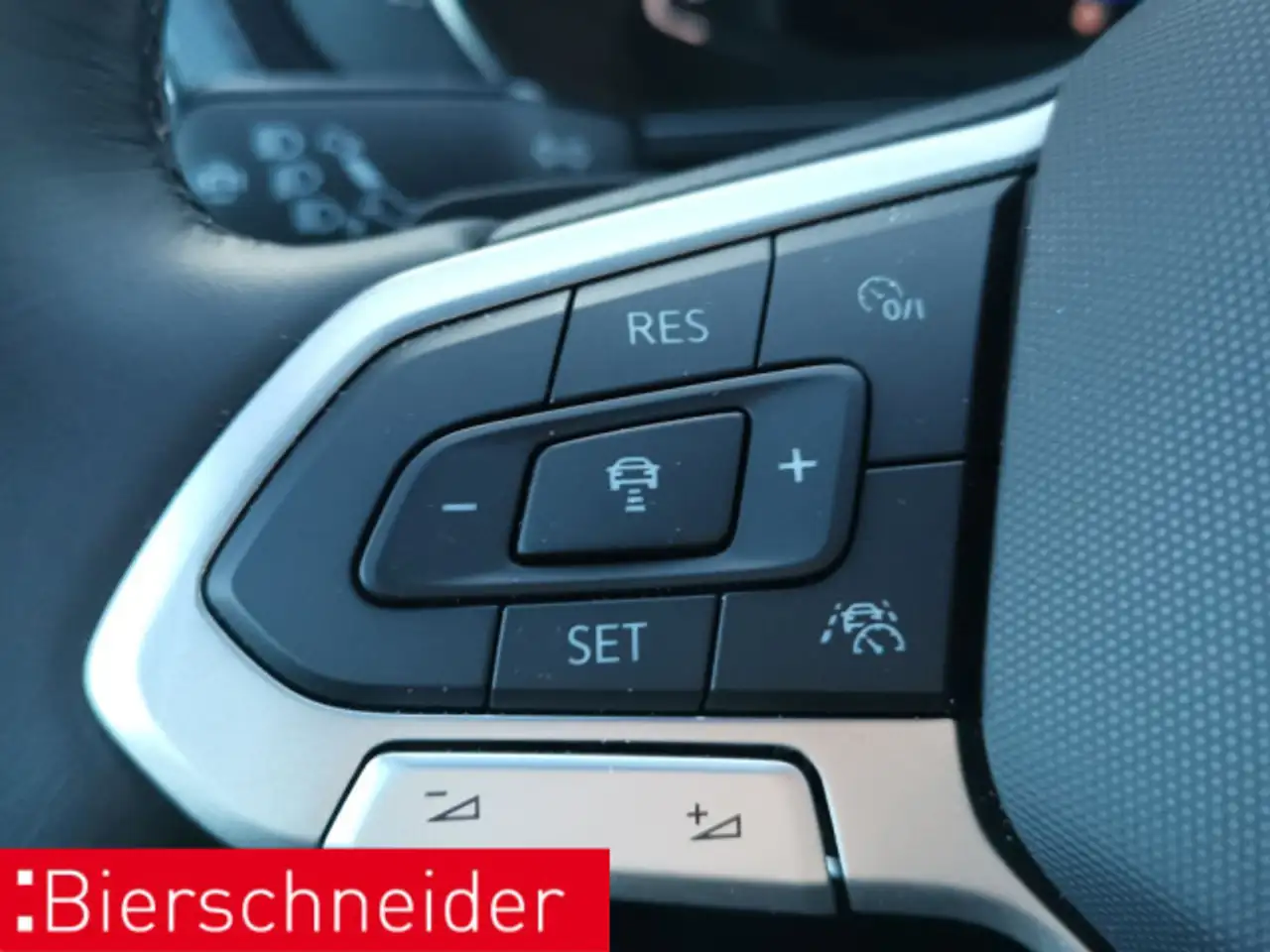 Volkswagen T-Cross 1.0 TSI DSG R-Line MATRIX NAVI CAM ACC S — Galerie du véhicule 23