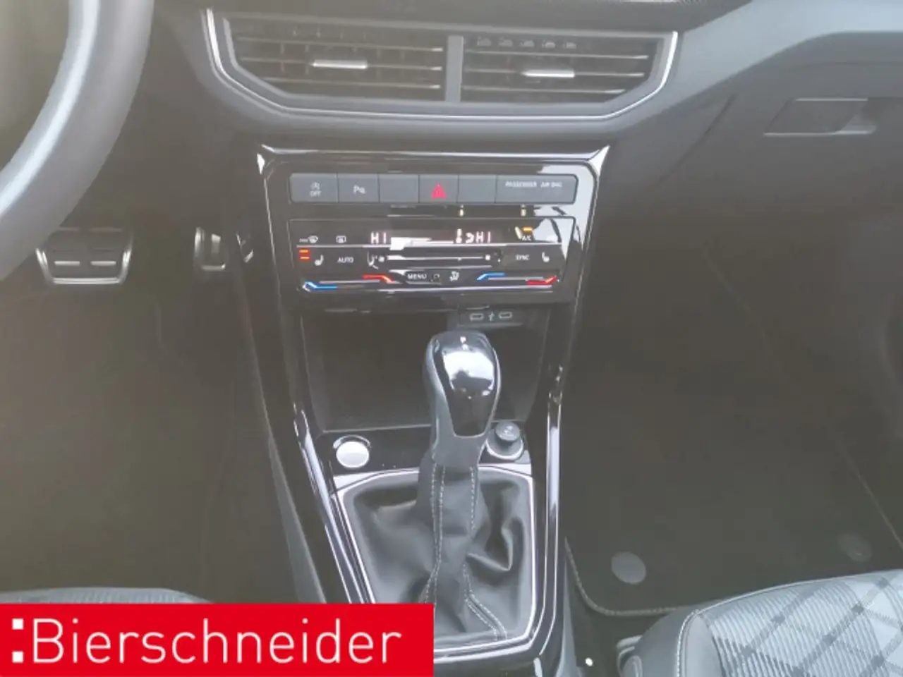 Volkswagen T-Cross 1.0 TSI DSG R-Line MATRIX NAVI CAM ACC S — Galerie du véhicule 16