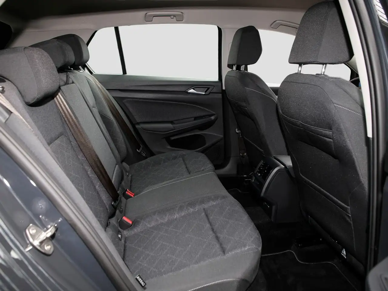 Volkswagen Golf VIII 1.5 TSI Life Navi/LED/SHZ — معرض صور السيارة 9