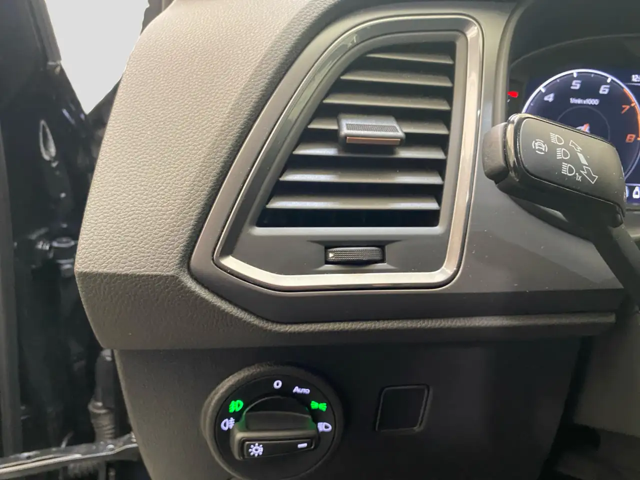 CUPRA Ateca 2.0 TSI DSG 4Drive AHK ACC Kamera Navi LED — Vehicle gallery 13