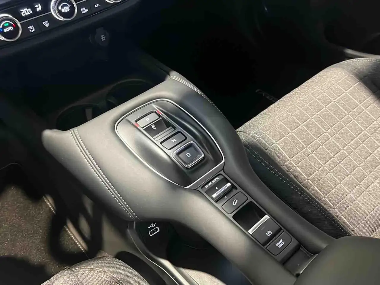 Honda ZR-V 2.0 Hybrid Elegance — Vehicle gallery 16