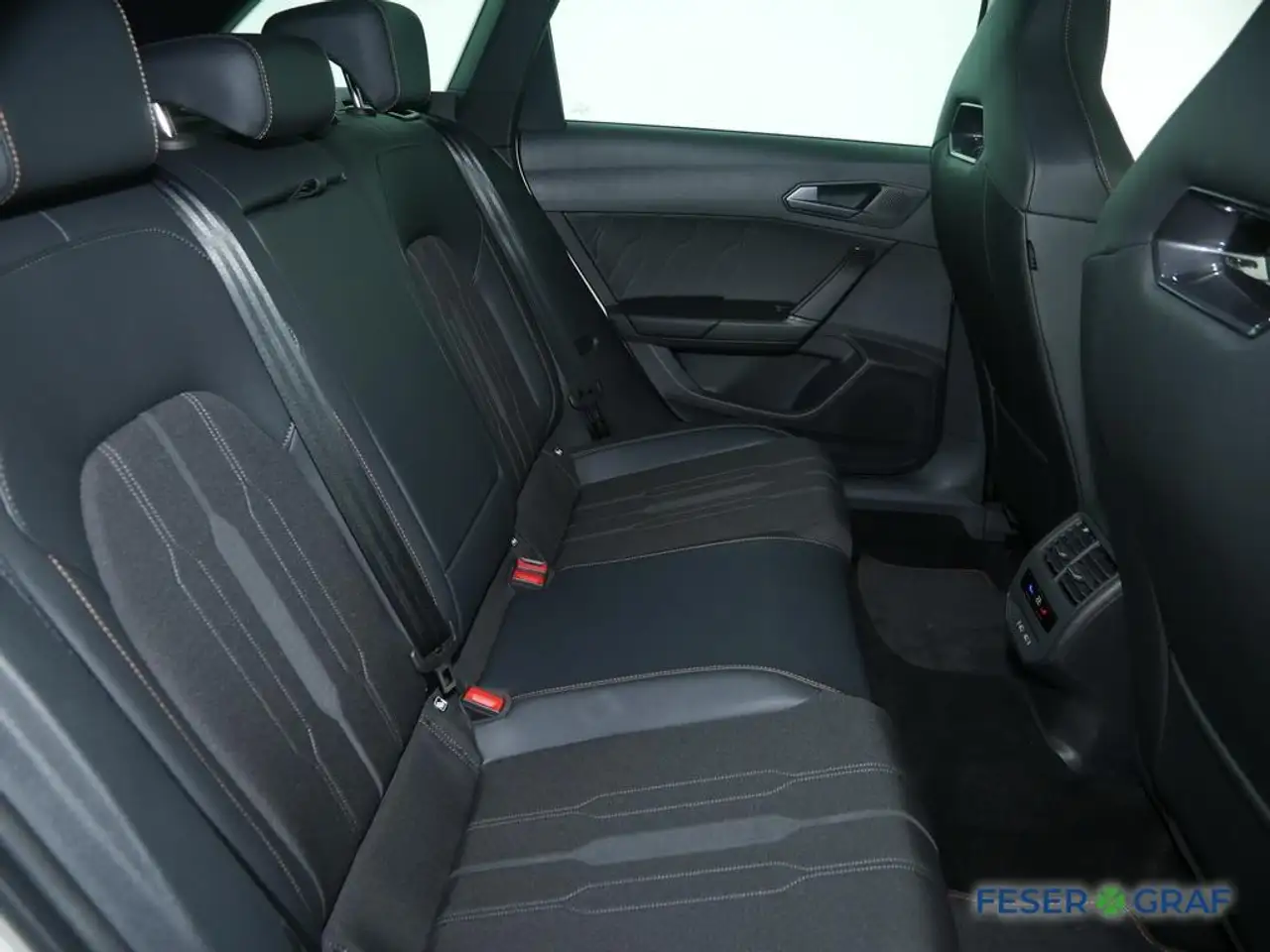 CUPRA Leon Sportstourer VZ LEON 2,0 TSI LED ACC 19" — Galería del vehículo 4