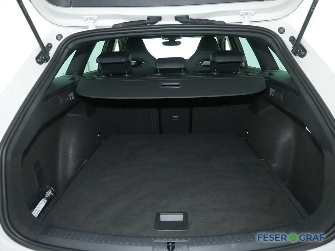CUPRA Leon Sportstourer VZ LEON 2,0 TSI LED ACC 19" — Galería del vehículo 9