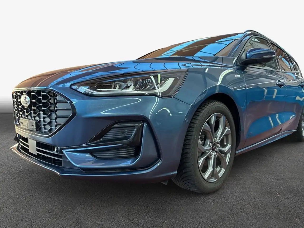 Ford Focus Turnier 1.0 EcoBoost Hybrid ST-LINE X — Vehicle gallery 6