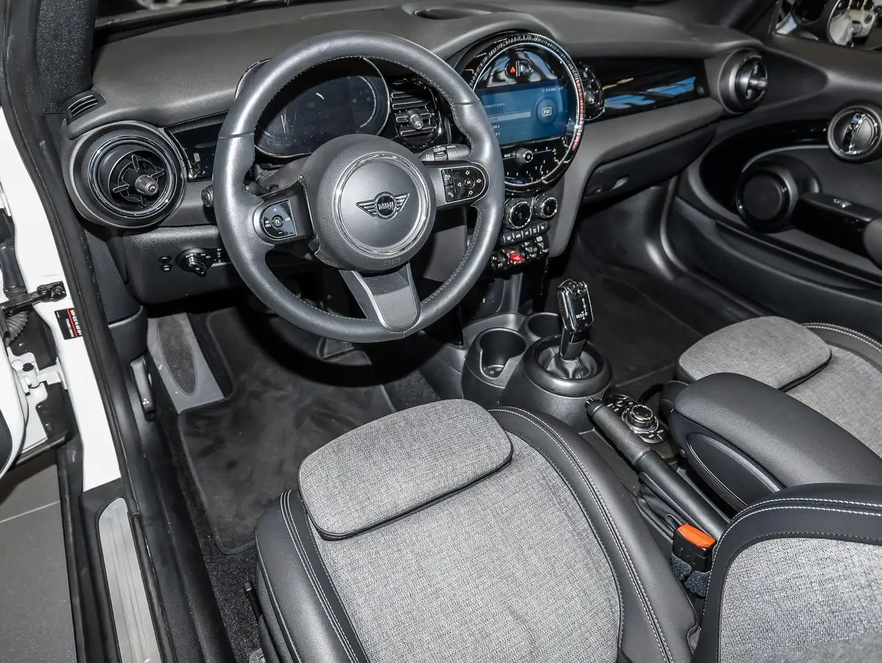 MINI Cooper C Cabrio Cooper C Cabrio LED PDC V+H DAB Tempomat Klima — معرض صور السيارة 17