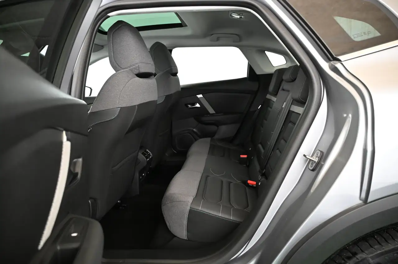 Citroen C4 1.2 PT EAT8 130 MAX LED/NAV/SOUND/PANO/H-UP/18/C4X — معرض صور السيارة 23