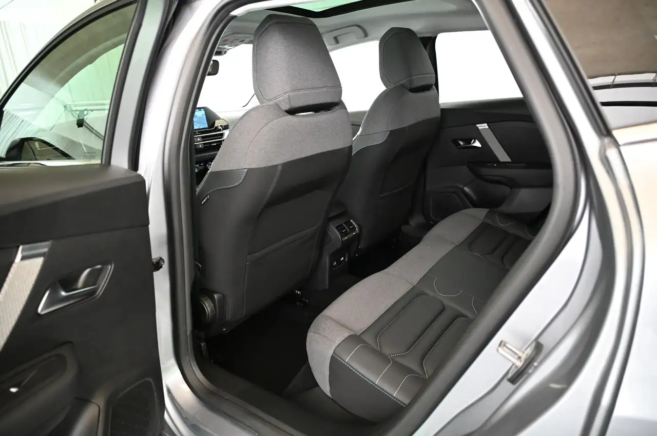Citroen C4 1.2 PT EAT8 130 MAX LED/NAV/SOUND/PANO/H-UP/18/C4X — معرض صور السيارة 22