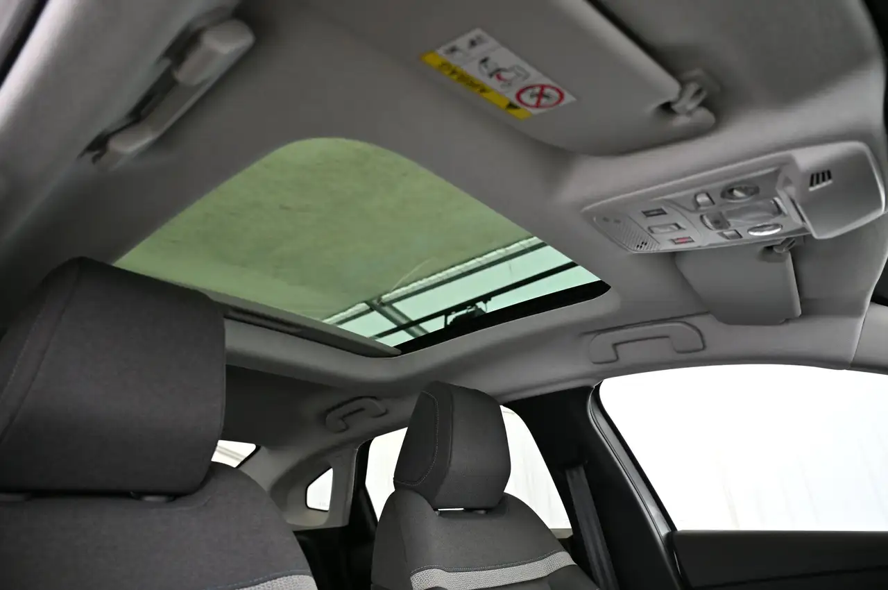 Citroen C4 1.2 PT EAT8 130 MAX LED/NAV/SOUND/PANO/H-UP/18/C4X — معرض صور السيارة 28