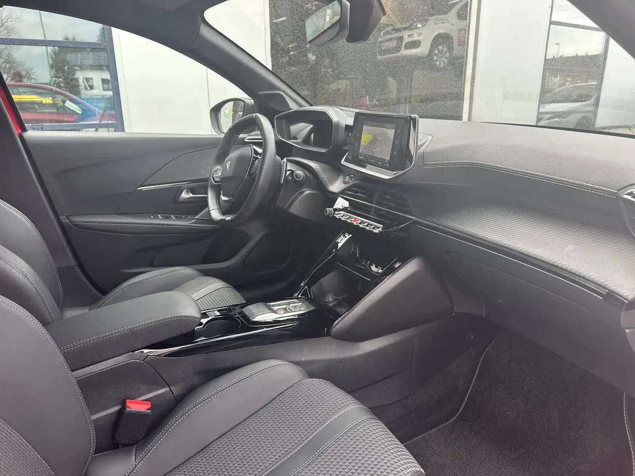 Peugeot 208 GT Metallic — Vehicle gallery 16