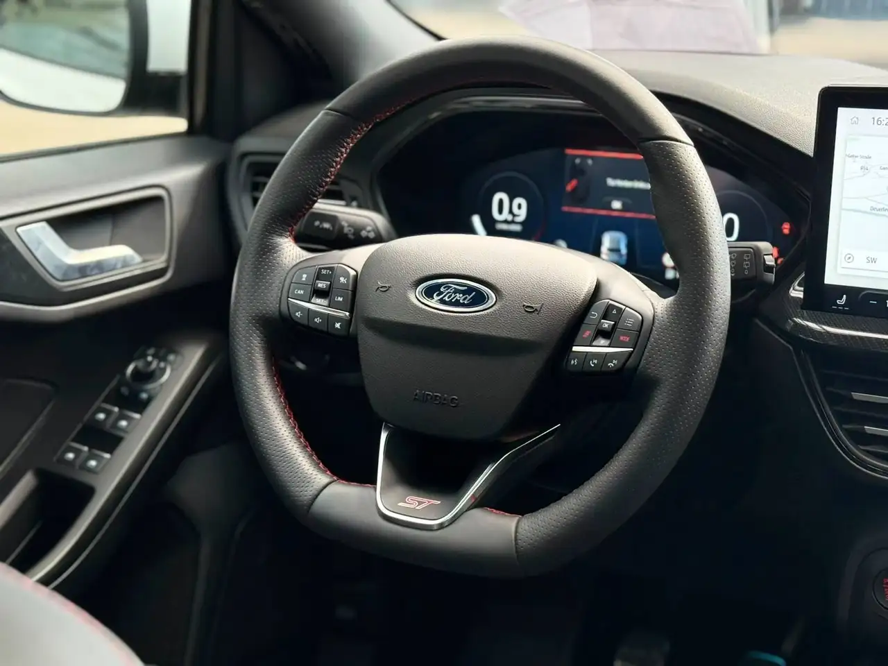 Ford Focus Lim. ST X 2.3 EcoBoost *FORD GARANTIE BIS 2031* Pano, B&O, HUD, Matrix-LED, iACC, Tot-W, Lenkradheiz. — Vehicle gallery 19