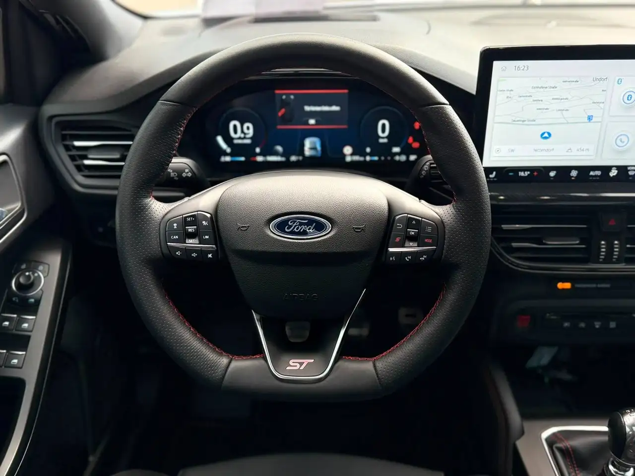 Ford Focus Lim. ST X 2.3 EcoBoost *FORD GARANTIE BIS 2031* Pano, B&O, HUD, Matrix-LED, iACC, Tot-W, Lenkradheiz. — Vehicle gallery 20