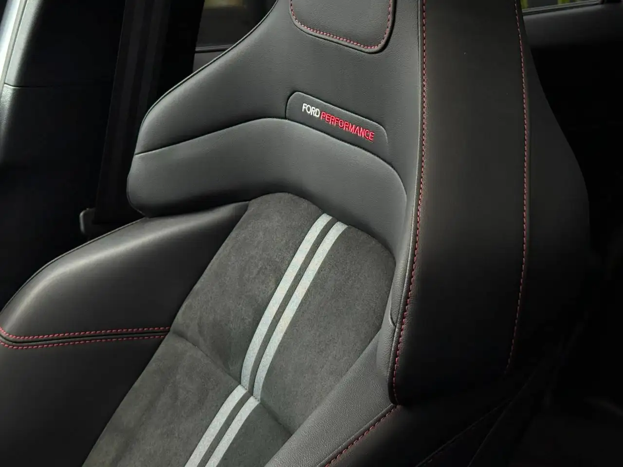 Ford Focus Lim. ST X 2.3 EcoBoost *FORD GARANTIE BIS 2031* Pano, B&O, HUD, Matrix-LED, iACC, Tot-W, Lenkradheiz. — Vehicle gallery 16