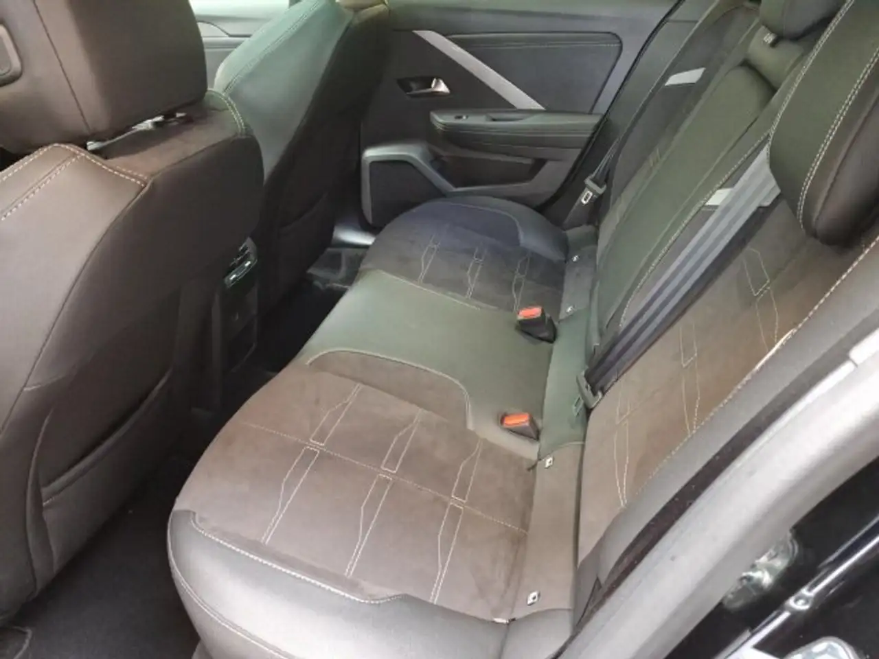 Opel Astra *Astra L ST 1.2 Ultimate Automatik Alcantara Sitzheizung — Galería del vehículo 14