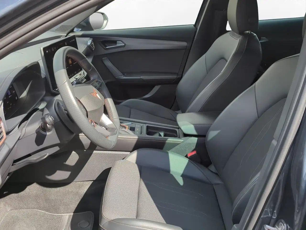 CUPRA Formentor 1,5 eTSI Navi AHK Kamera PDC SiHz DSG — معرض صور السيارة 2