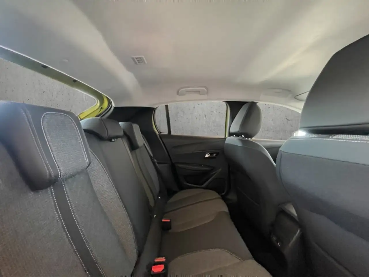 Peugeot 208 Allure PT 100 Navi Digitales Cockpit LED Apple Car — معرض صور السيارة 14