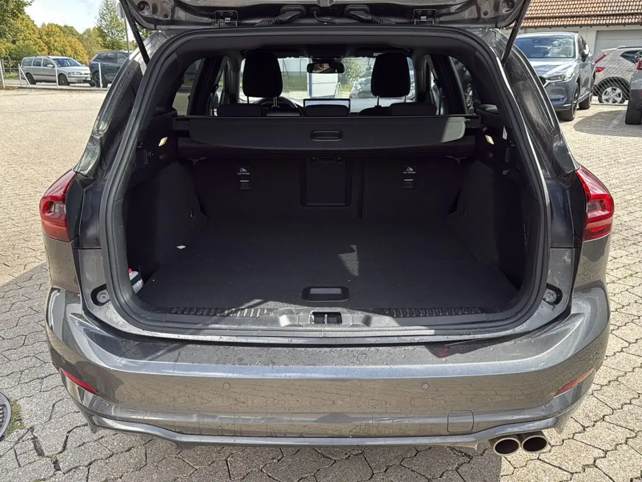 Ford Focus Turnier 1.0 EcoBoost ST-Line X Bluetooth LED — Galería del vehículo 19