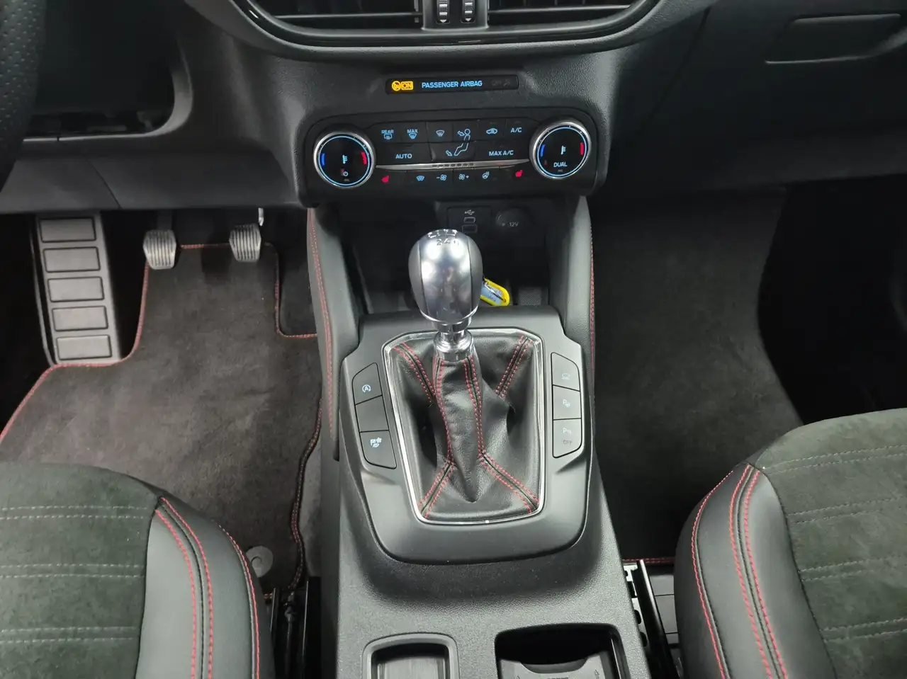 Ford Kuga ST-Line X*PANO*AHK*KAM*ACC*NAVI*SOUND-SYS. — Galería del vehículo 14