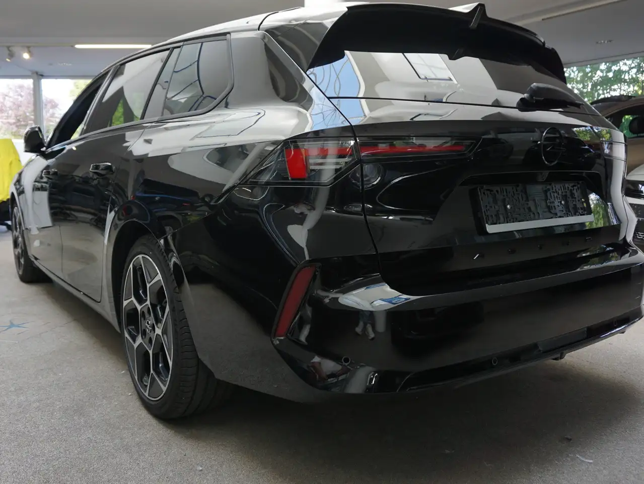 Opel Astra Ultimate — معرض صور السيارة 4