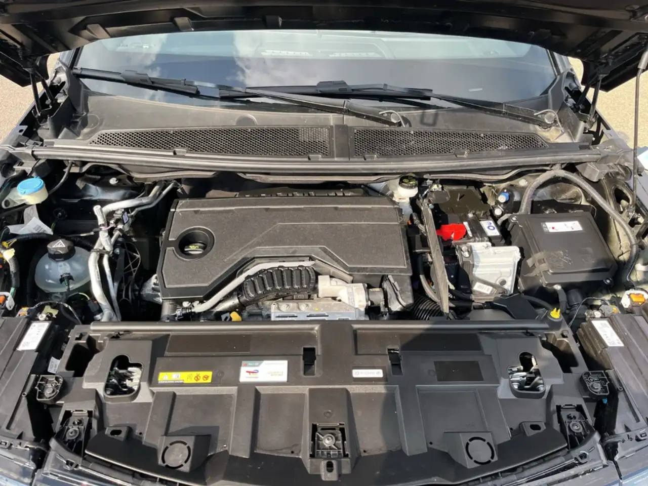 Opel Grandland 48V Mild-Hybrid GS Navi Soundsystem LED Blendfreie — Galería del vehículo 24