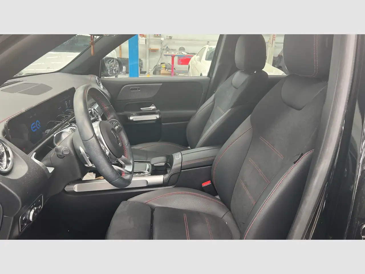 Mercedes-Benz EQB 300 4Matic — Galería del vehículo 7