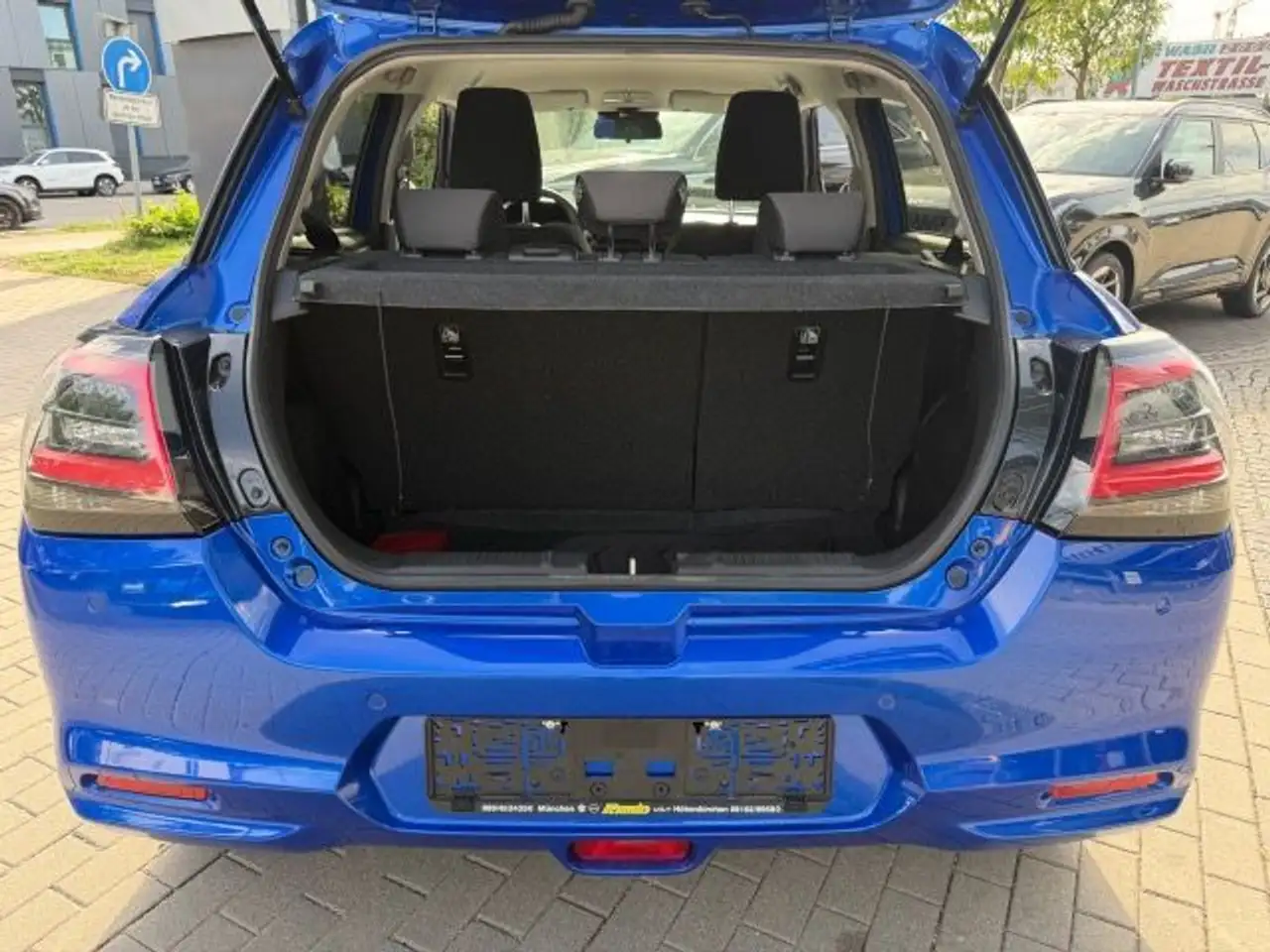 Suzuki Swift SWIFT 1.2 DUALJET HYBRID 5-GANG COMFORT+ — Galería del vehículo 25