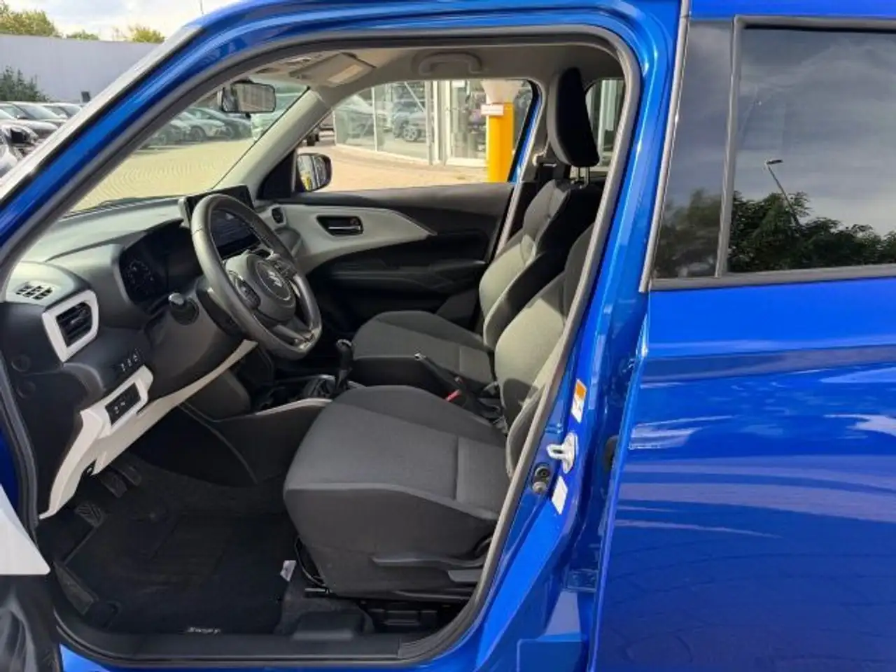 Suzuki Swift SWIFT 1.2 DUALJET HYBRID 5-GANG COMFORT+ — Galería del vehículo 13