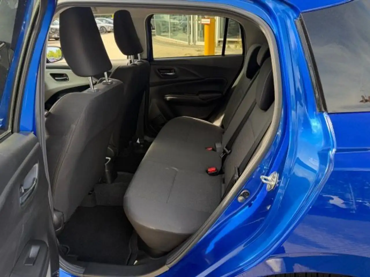 Suzuki Swift SWIFT 1.2 DUALJET HYBRID 5-GANG COMFORT+ — Galería del vehículo 22