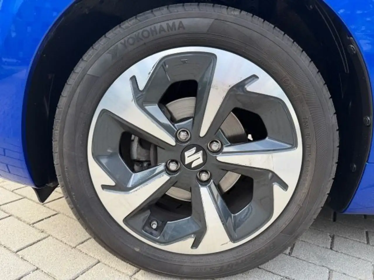 Suzuki Swift SWIFT 1.2 DUALJET HYBRID 5-GANG COMFORT+ — Galería del vehículo 9