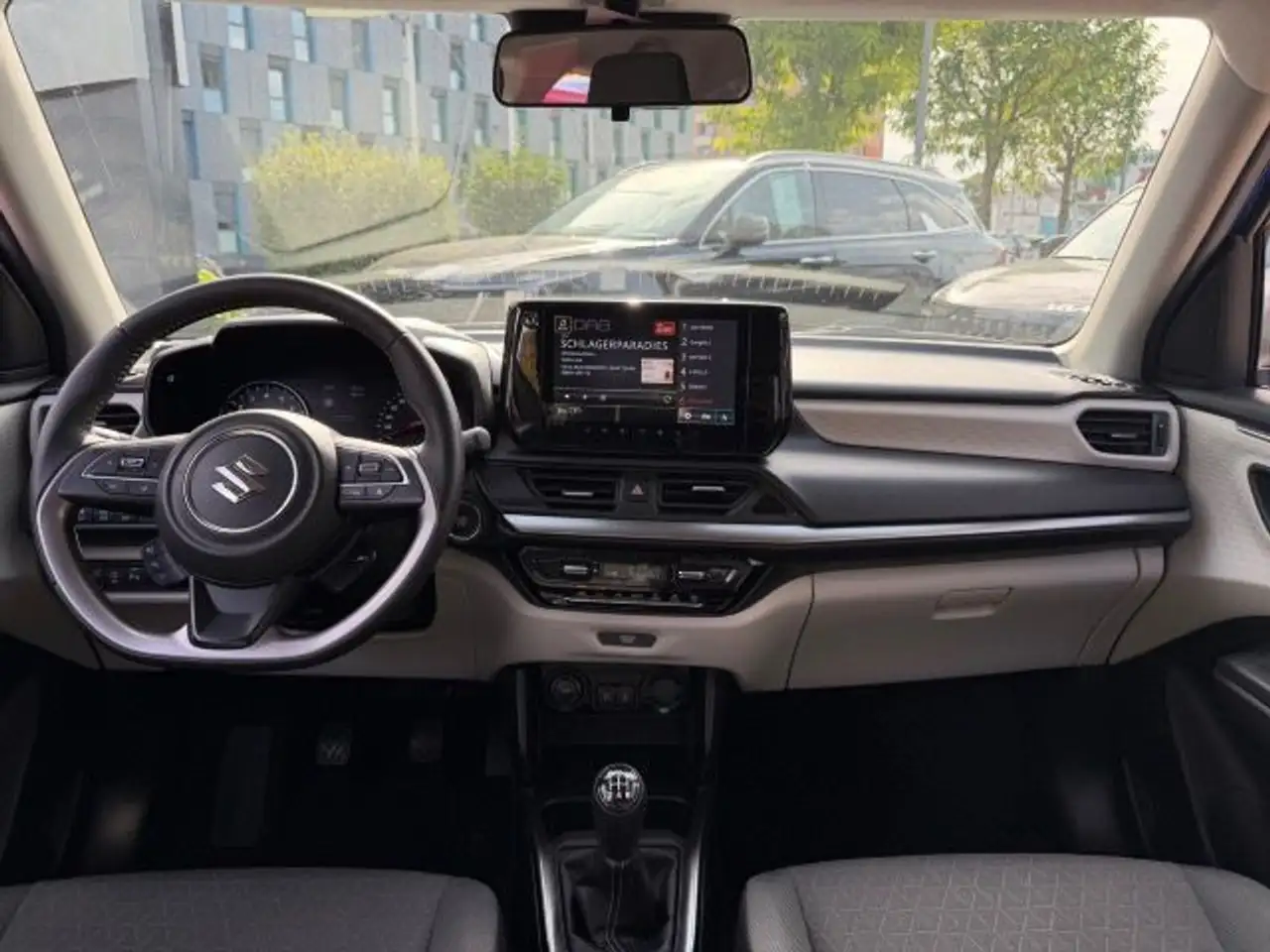 Suzuki Swift SWIFT 1.2 DUALJET HYBRID 5-GANG COMFORT+ — Galería del vehículo 15