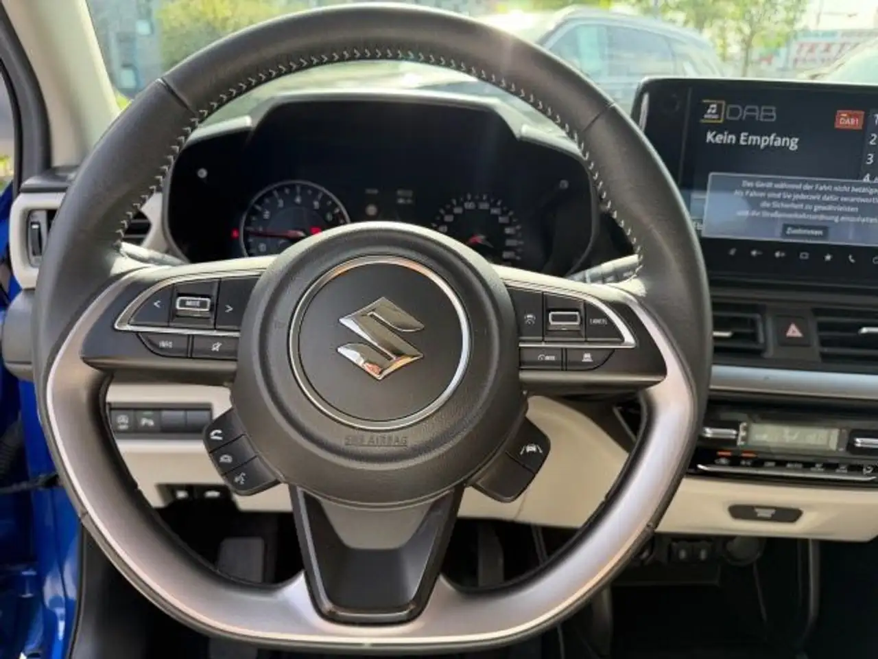 Suzuki Swift SWIFT 1.2 DUALJET HYBRID 5-GANG COMFORT+ — Galería del vehículo 16